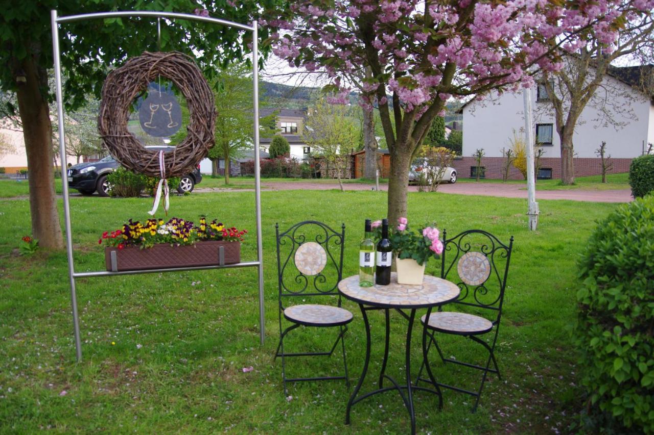 Weingut Weich Hotel Riol Exterior foto