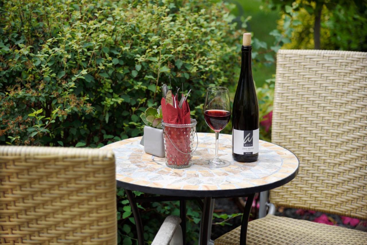 Weingut Weich Hotel Riol Exterior foto