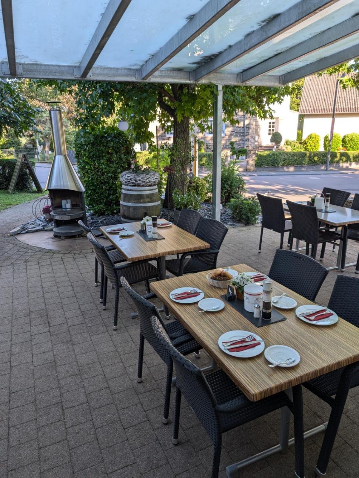Weingut Weich Hotel Riol Exterior foto